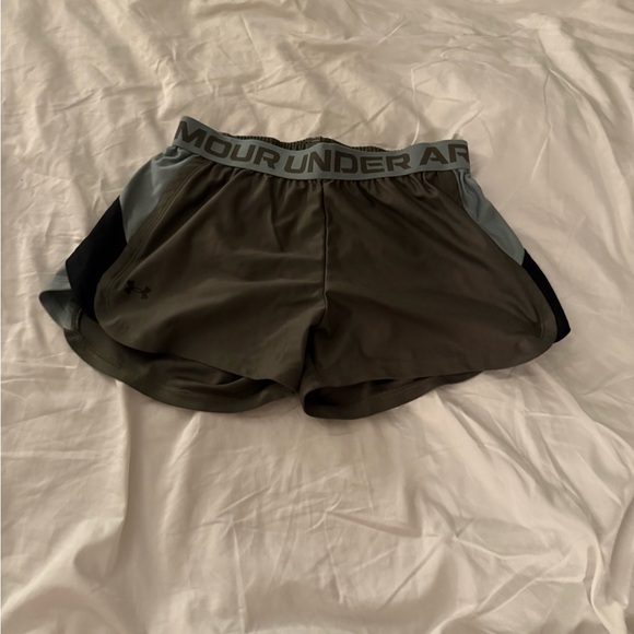 Green Under Armour Gym Shorts – Women’s Size Small - Picture 1 of 2